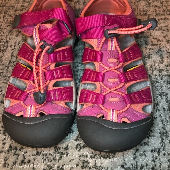 Keen Very Berry & Fusion Coral Newport H2 Sandals Size 4 - Picture 3 of 13